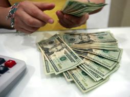 Casas de cambio de Ciudad Juárez ofrecen el dólar en un precio máximo de 13.10 pesos. ARCHIVO /