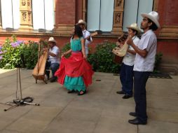 El son jarocho está vigente y ha tenido éxito en escenarios como China, EU, Canadá, África y Europa. Foto: @LondonMexFest ESPECIAL /