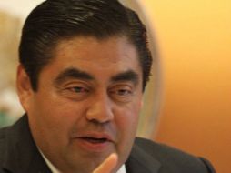 Miguel Barbosa sostiene que el Grupo Parlamentario del PRD en el Senado es respetuoso de las decisiones de los diputados. ARCHIVO /