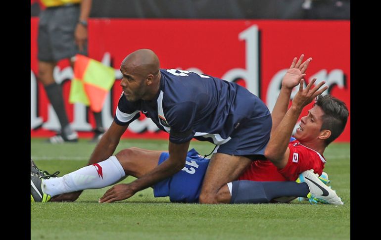 Las acciones estre ticos y beliceños fueron muy disputadas durante todo el partido. EFE /