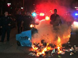 Un centenar de personas se sumó a las protestas tras conocerse el veredicto. AP /