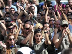 Policías municipales griegos y otros funcionarios se manifiestan contra las reformas en el sector público. EFE /