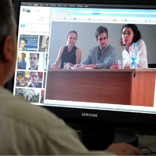 Snowden cumple tres semanas atrapado en el aeropuerto