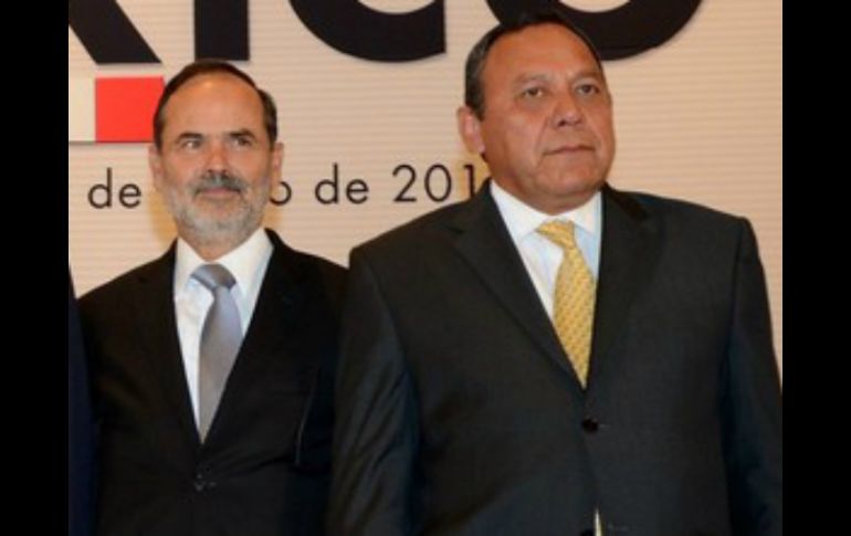 Madero (i) y Zambrano (d) aseguran que buscan contribuir a los grandes cambios que México necesita. ARCHIVO /