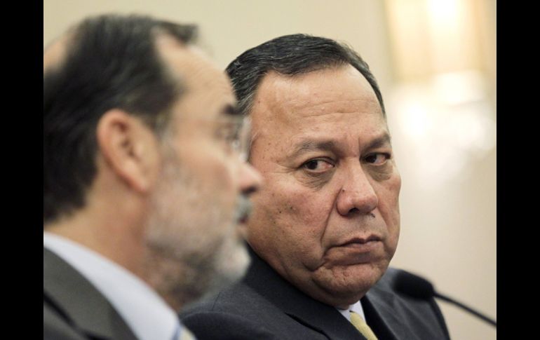 'Salirse del Pacto por México en estos momentos significaría regalarle el triunfo a los poderes fácticos', señala el presidente del PRD ARCHIVO /