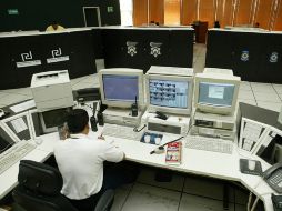 La línea de emergencias funciona para ofrecer servicios médicos, policiales y de protección civil. ARCHIVO /