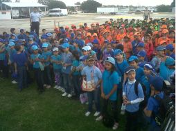Los niños de la Colonia La Nogalera acudieron acompañados de sus padres a un curso que les instruirá para poder ayudar en emergencias. EL INFORMADOR /