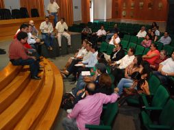 La agrupación por el rescate de la Presa San José, de Santa Lucía acudió esta mañana al ayuntamiento de Zapopan. EL INFORMADOR /