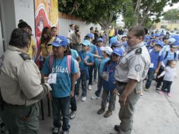 Al final, los pequeños y los pocos adultos que acuden a dicho programa, reciben un reconocimiento por parte de la dependencia.  /