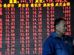 La moneda china se debilitó frente al dólar, en el sistema interbancario del país asiático. XINHUA /