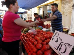 El gasto corriente total promedio por hogar se sitúa en 33 mil 746 pesos trimestrales a 2012. ARCHIVO /