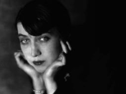 Berenice Abbott se convirtió en inventora creativo, asegurando una media docena de patentes y explorando en fotografía científica. ESPECIAL /