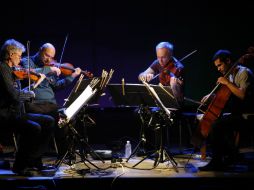 El ex violonchelista del cuarteto Kronos Quartet, Jeffrey Zeigler (derecha) compartirá escenario con el ensamble Mal'Akh. ARCHIVO /