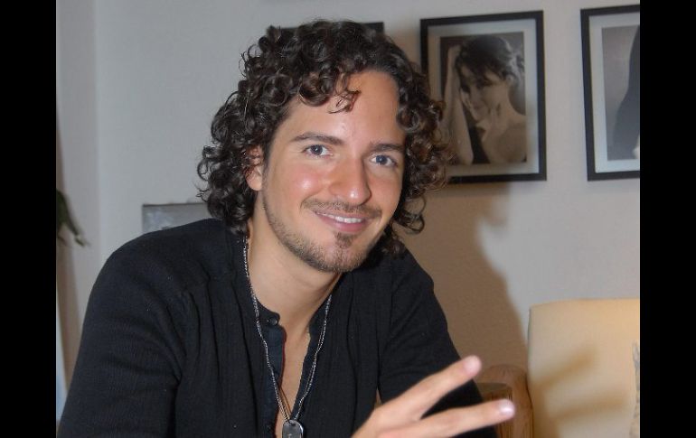 Tommy Torres afirma estar completamente satisfecho con su nueva placa. ARCHIVO /