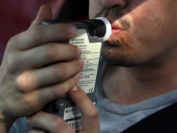 El equipo de mujeres que participará en la aplicación del alcoholímetro estará listo cuando concluya el reglamento de Ley de Movilidad. ARCHIVO /