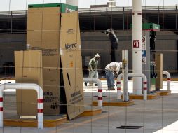 Las gasolinera que se construye en Calzada Independencia y José María Echauri incumple el Reglamento de Zonificación Específica. EL INFORMADOR /