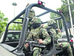 Elementos de la Marina-Armada de México montaron un operativo afuera de las instalaciones de la SEIDO, donde ayer permanecía 'El Z-40'. AFP /