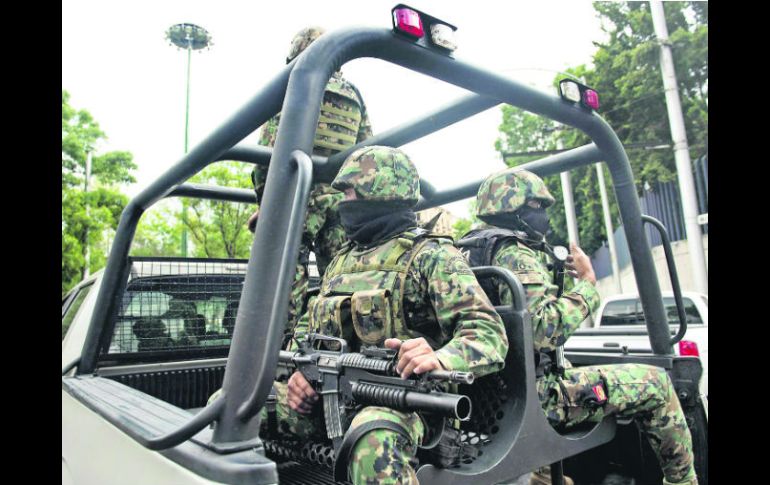 Elementos de la Marina-Armada de México montaron un operativo afuera de las instalaciones de la SEIDO, donde ayer permanecía 'El Z-40'. AFP /