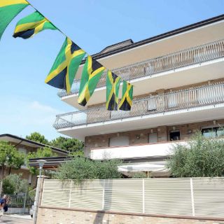 Fisioterapeuta niega haber ''dopado'' a Powell y Simpson