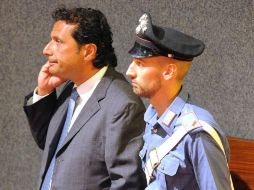 El capitán del crucero Costa Concordia, Francesco Schettino (i), llega la primera audiencia del juicio que se celebra en su contra. EFE /