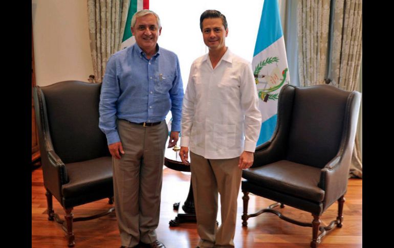 El presidente de Guatemala, Otto Pérez, y su homólogo Enrique Peña Nieto. ESPECIAL /