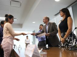 El alcalde hizo entrega de diplomas a enlaces y directores de transparencia del municipio. ESPECIAL /