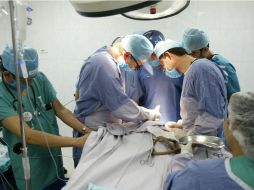 El nuevo escalpelo analiza el humo que desprende el tejido al ser cortado y señala si el tejido es canceroso o sano. ARCHIVO /