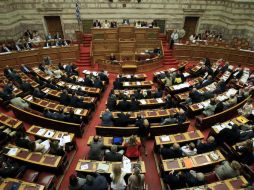 La ley fue adoptada por una apretada mayoría de 153 votos a 140. EFE /