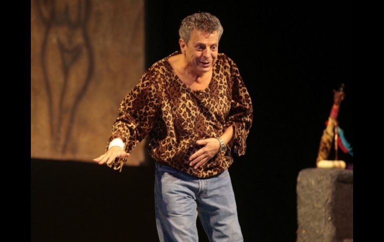 César Bono durante 11 años de manera ininterrumpida representó ''Defendiendo al cavernícola''. ARCHIVO /