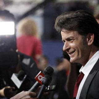 Charlie Sheen se convierte en abuelo