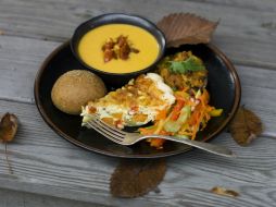 Recomiendan una cena ligera, baja en carbohidratos. ARCHIVO /