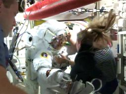 La caminata espacial fue suspendida luego de que agua se filtrase en el casco de Luca Parmitano. AFP /