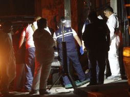 Personal del Instituto Jalisciense de Ciencias Forenses inició con las investigaciones en el lugar del homicidio. EL INFORMADOR /