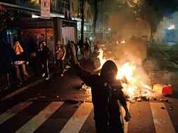 Una manifestación frente a la  residencia del gobernador de Rio el miércoles de noche terminó en choques  violentos. AFP /