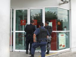 El asalto ocurrió poco después de las 13:00 horas.  /