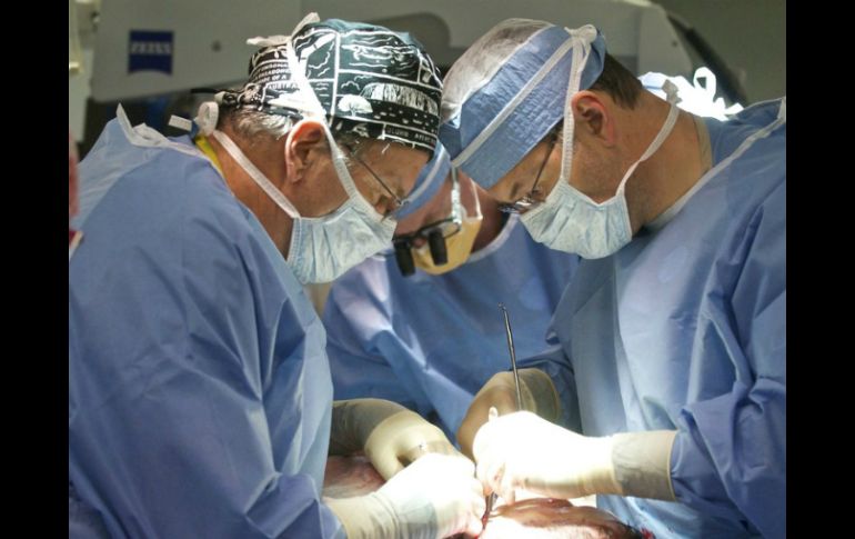 El sistema permite simular con alto grado de precisión una intervención quirúrgica coronaria. ARCHIVO /