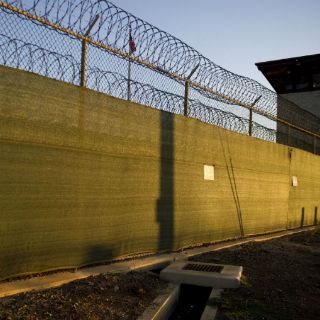Menos presos en huelga de hambre en Guantánamo