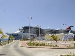 Se planea ampliar tres muelles para hacer más atractiva la llegada de cruceros al destino turístico. ARCHIVO /