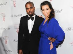 Kim Kardashian y Kanye West están obsesionados por no permitir que la opinión pública conozca la cara de su hija. NTX /