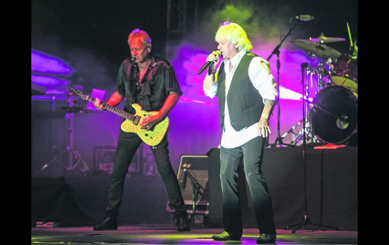 Al pie del cañón. Graham Russell y Russell Hitchcock dieron muestra de su profesionalismo a prueba de agua. EL INFORMADOR /