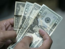 El dólar se vende tres centavos menos respecto al cierre previo. ARCHIVO /