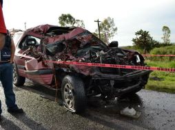 Unidades de emergencia encontraron destrozado el costado derecho del vehículo.  /