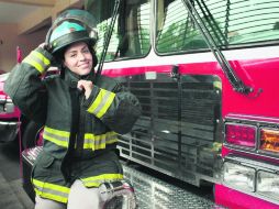 Nombre: Alejandra Vázquez Barajas Edad: 32 años Oficio: Bombero ESPECIAL /