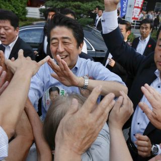 Coalición gobernante se perfila como ganadora de legislativas en Japón