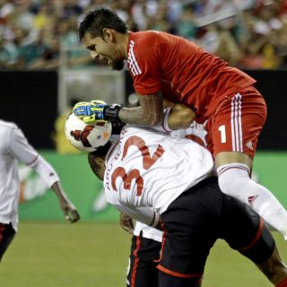 Jonathan Orozco critica la cancha