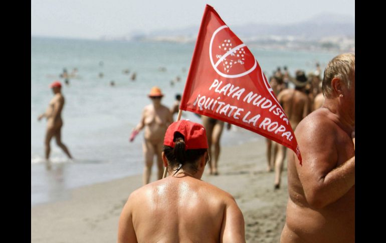 La playa española Vera aprovecha para situarse como un núcleo referente del naturismo internacional. EFE /