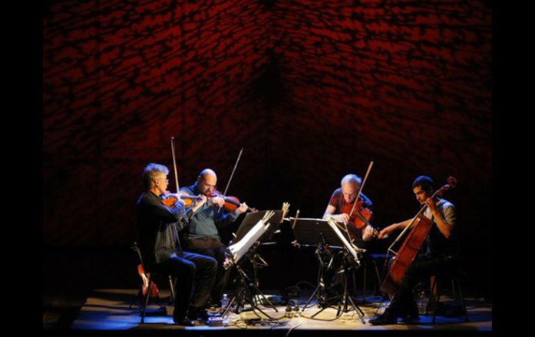 Jeffrey Zeigler (derecha) fue aclamado por el público que llenó la Sala Manuel M. Ponce. ARCHIVO /