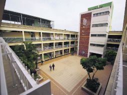 El edificio de Enrique Díaz de León y Libertad alberga la mayoría de las carreras. ESPECIAL /