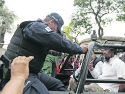 Un policía tapatío, en un operativo. El Ayuntamiento considera excesivas las indemnizaciones. EL INFORMADOR /