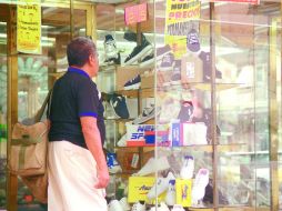 El aumento en ventas al menudeo en su comparación anual es consecuencia de avances en accesorios de vestir y calzado, entre otros. ARCHIVO /